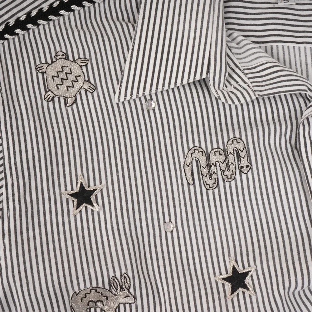 90's Vintage Stud3 Connection w/ Rabbit, Turtle, Snake, Star Patches Size Small - Picture 7 of 8